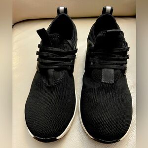 Loom Waterproof women’s sneakers Sz.9